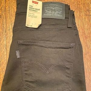NWT Levi’s high-rise 721 jeans